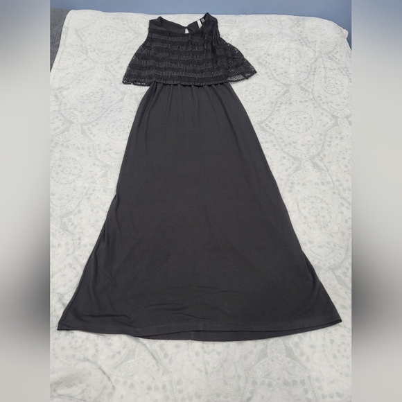 Sleeveless black maxi dress with lace overlay. Petite size S - Picture 11 of 13